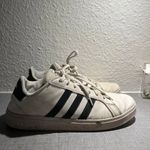 Adidas shoes - Good condition, a bit of tearing on the inside. Will get cleaned before sent