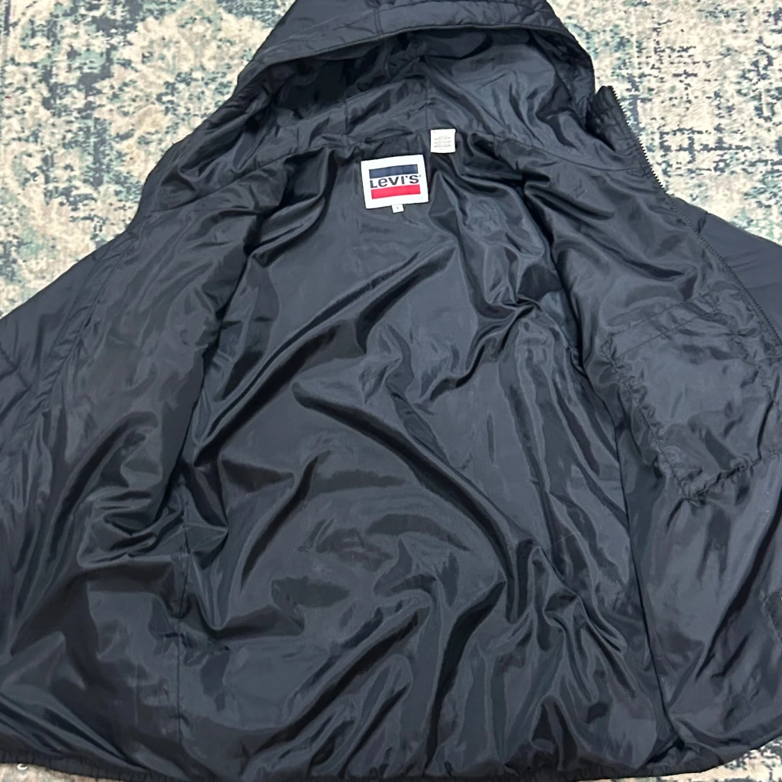 Svart dunjacka från Levi's - 4