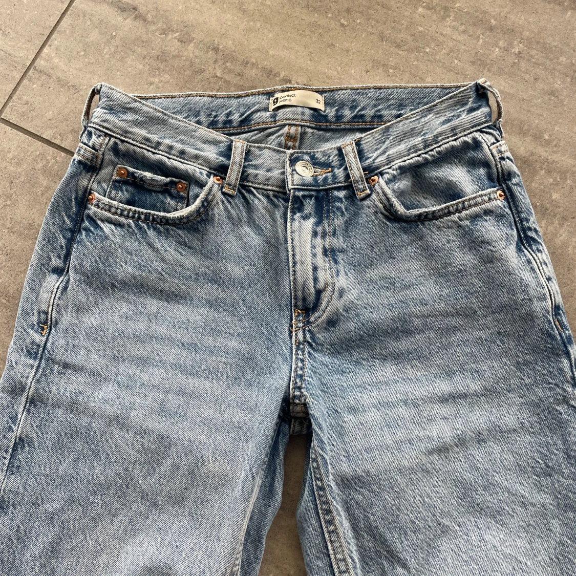 Ljusblå raka jeans  - 2