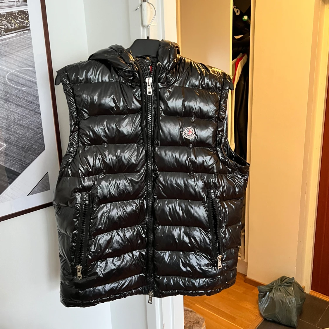 Svart dunväst från Moncler
