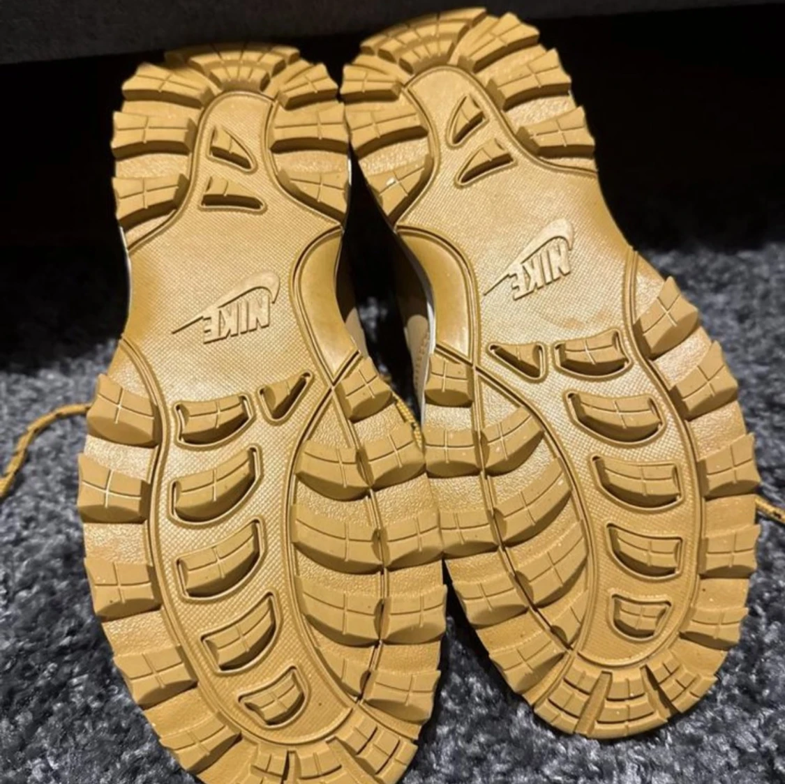 Beige Nike boots med snörning - 1