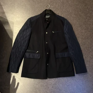 Lavard vår jacka - Lavard vår jacka i ny skick typ, storlek M passar den, sänker pris vid snabb affär