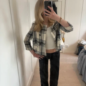 Trekvartsärmad kavaj - Superfin kavaj från Zara med trekvartsärmar😍 sparsamt använd 