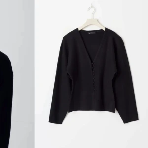 Kofta - Säljer denna populära koftan från Gina tricot. Storlek 36. Ny utan prislapp. Det går bra att använda köp nu💕