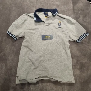 Ralph lauren pike - As fet raffe pike.10/10 skick.pris är diskuterbart.skickas oftast inom 24h🚚🤩 //SUNDSVALL RESELL 🍾 nypris: 1600,mitt pris: 299