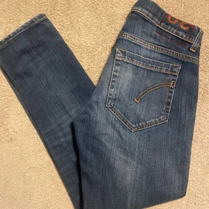 Dondup George Jeans  - Vädligt snygga Dondup George Jeans | Riktigt fet design med små detaljer och väldigt snygg passform | Eftertraktad färg | Byxan är i väldigt bra skick och har inga tecken på användning | Nypris runt 3,000kr💰| Kontakta vid fler frågor eller funderingar ✔️