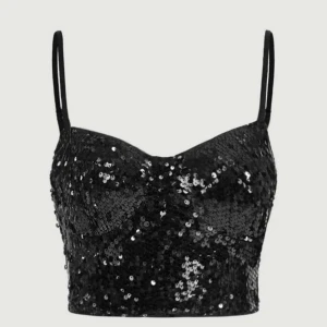 Svart paljettprydd korsettopp - Snygg svart korsettopp med paljetter och smala axelband. Toppen har en dragkedja i ryggen för enkel på- och avtagning. Perfekt för en glittrig kvällslook!