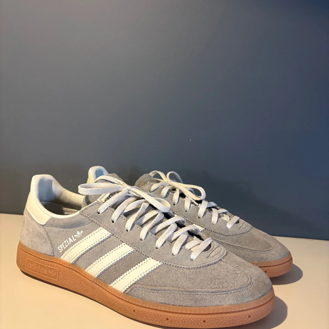 Grå Adidas Spezial sneakers - 1