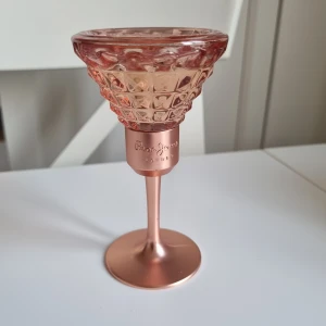 Pepe jeans for her parfym - 30 ml från början, se bild för återstående mängd❤️ doftar lite som sol de janeiro 62!