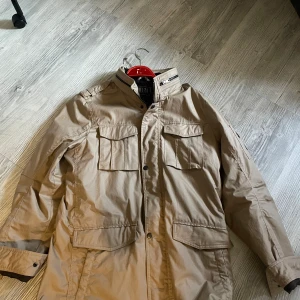 Jofama Field Jacket  - Fet fieldjacket från Jofama! Nypris 2500, mitt pris 750! Bara att höra av er vid minsta funderingar! 