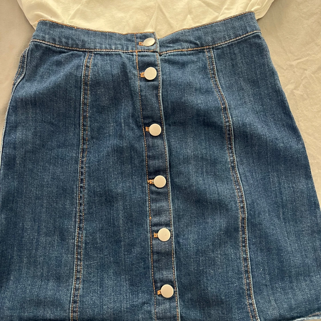 Set Jeanskjol med knappar och topp halter öppna ryggen  - 2