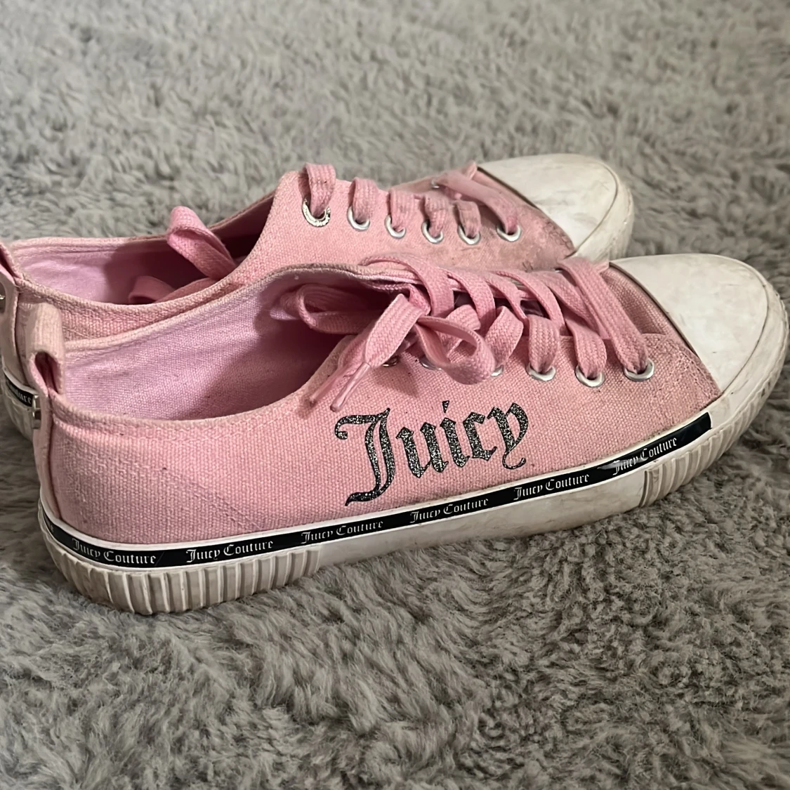 Rosa sneakers från Juicy Couture - 1
