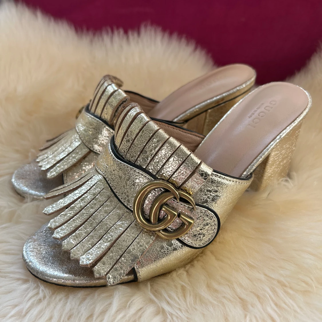 Guldiga klackskor från Gucci - 1