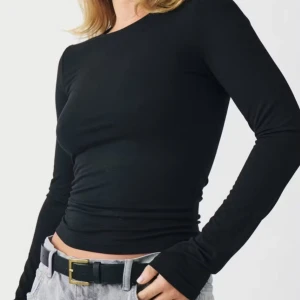 Tröja - Säljer denna supersköna och basic tröja från Gina. Den är från deras soft touch kollektion! Aldrig använd! Kom privat för frågor och intresse💞