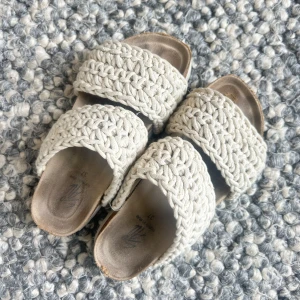 Tofflor - Slitna sandaler/tofflor från märket so all. Väldigt sköna! Ord. pris: 549kr