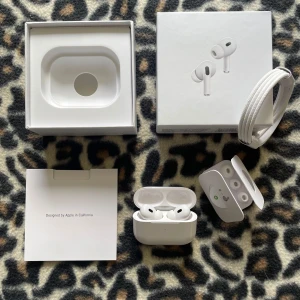 AirPod Pro 2 - Hej! Säljer nu dessa då de ej kommer till användning något mer om ni undrar något eller har fler frågor hör av er!☺️