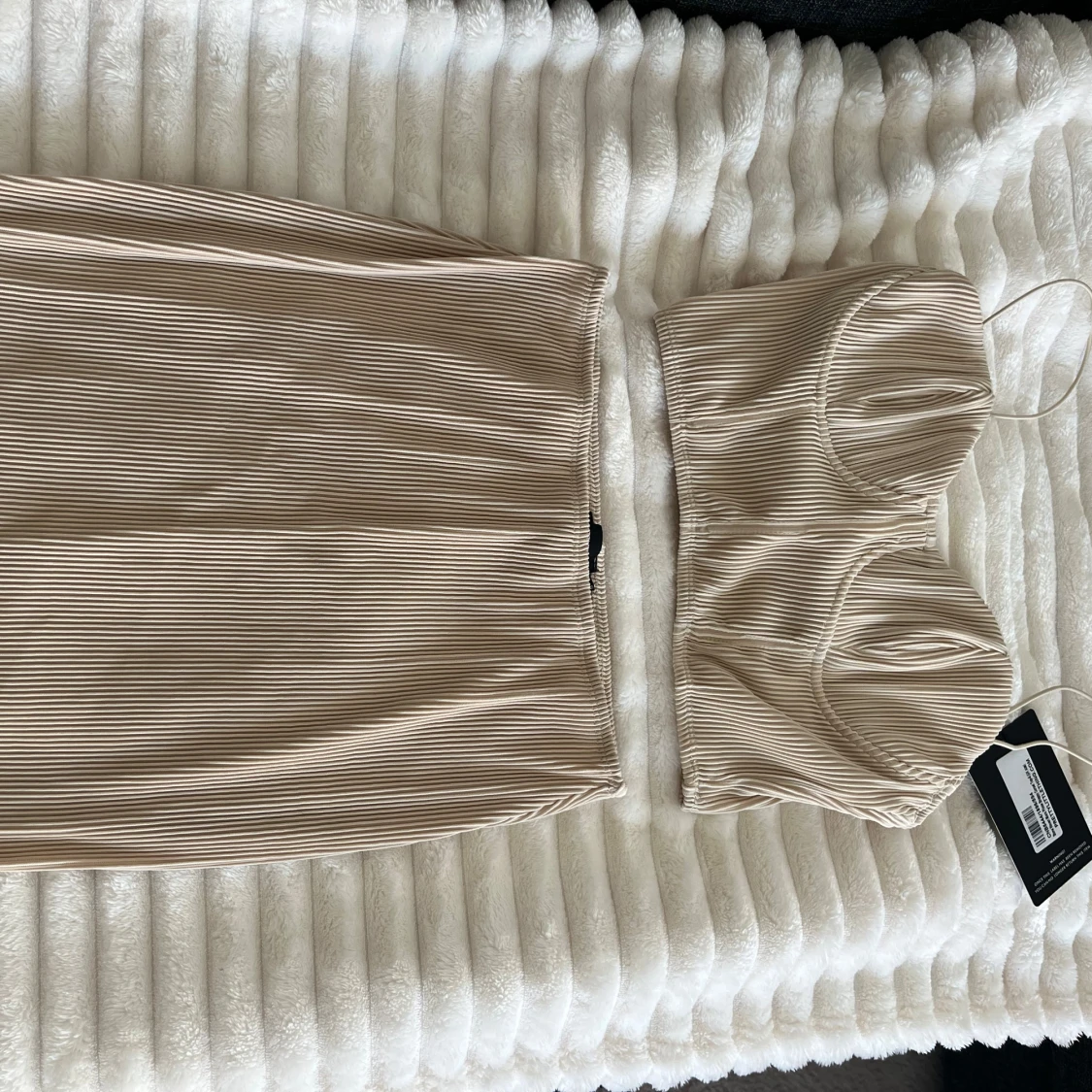 Beige set med långkjol och topp - 1