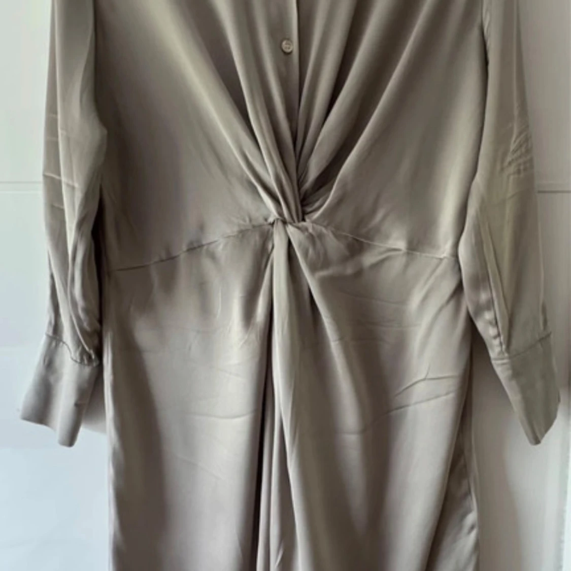 Beige skjortklänning från H&M - 1