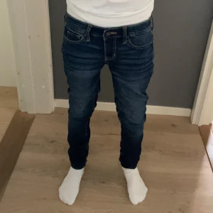 Hollister Super Skinny jeans blå - Hollister jeans | storlek w23 L 29, passar dom som är runt 148/158 lång | skick 8/10 ser inget fel | 