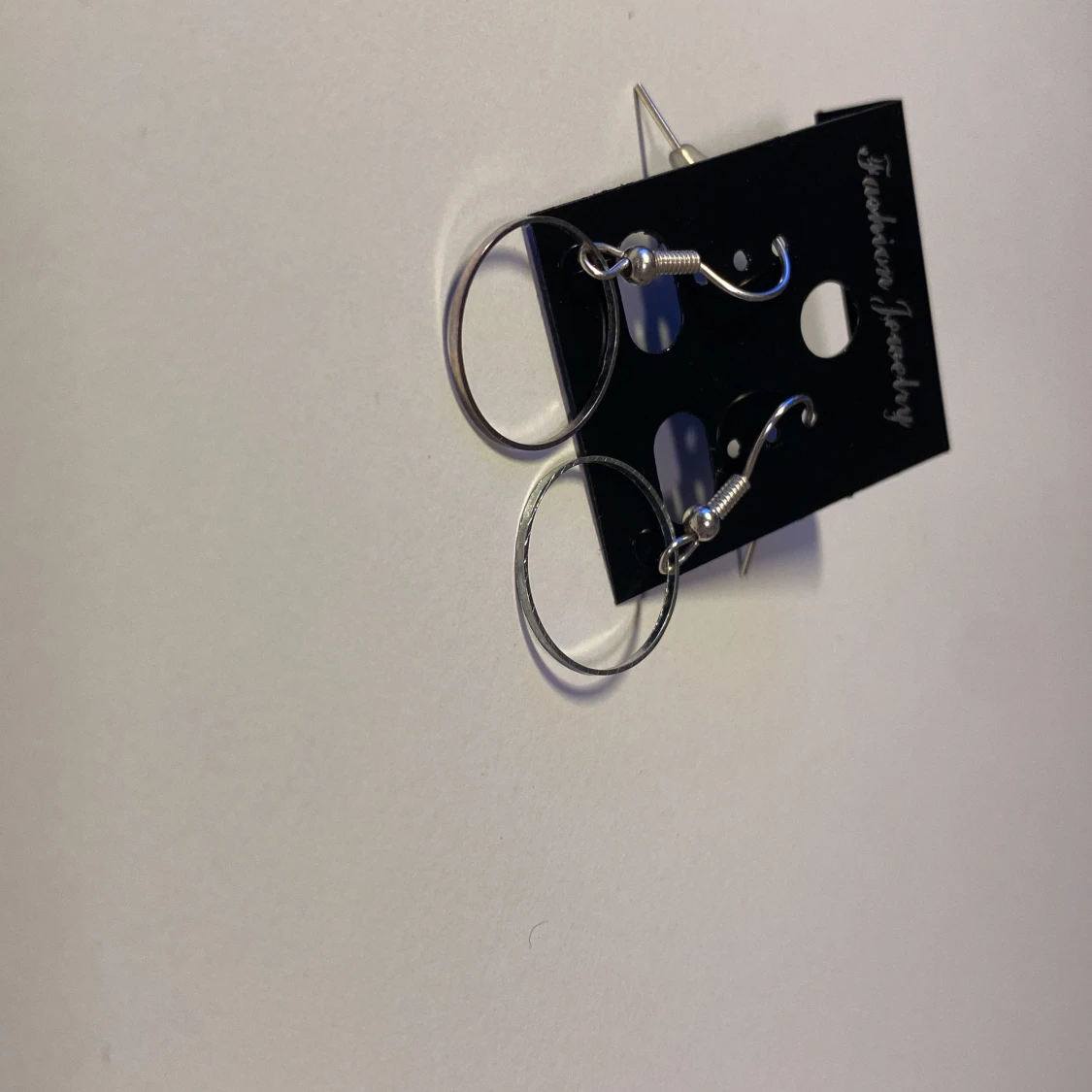 Handgjorda Silverfärgade cirkelörhängen *Endast 1 Kvar* - 3