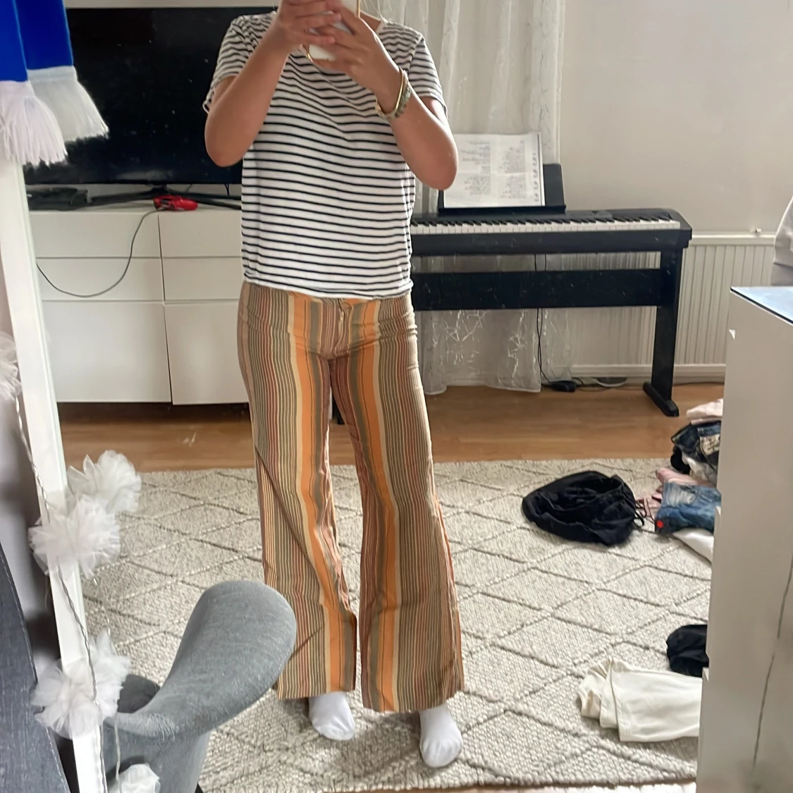 Randiga linnebyxor från mango