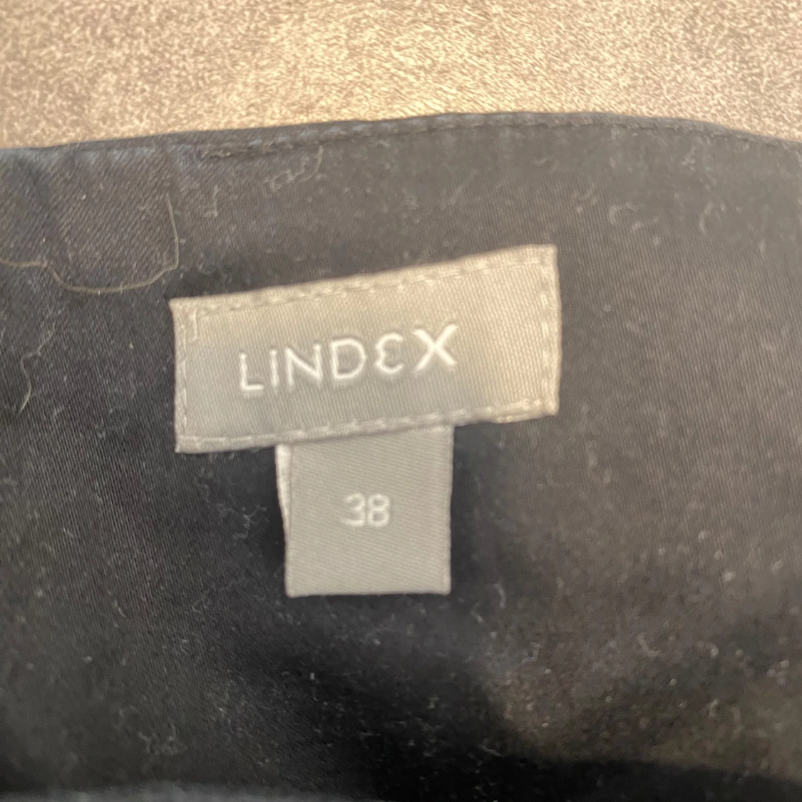 Svart kortkjol från Lindex - 2