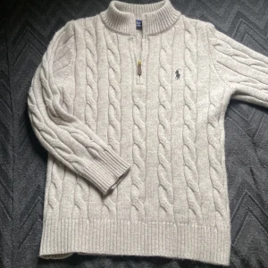 Polo Ralph Lauren tröja - Säljer riktigt snygg Polo Ralph Lauren i stl m