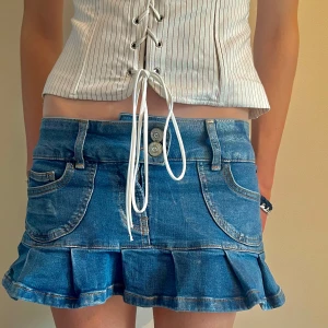 Jeanskjol - Säljer min jättefina jeanskjol från BDG eftersom den tyvärr inte kommer till användning längre💕Skriv vid frågor och prisförslag💕💕