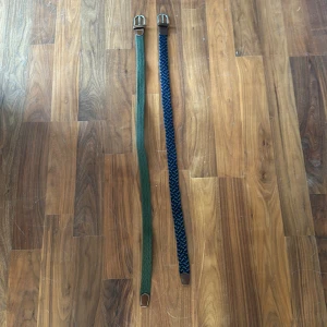 Två flätade bälten i grönt och blått - 50kr för en men 90kr för båda två.