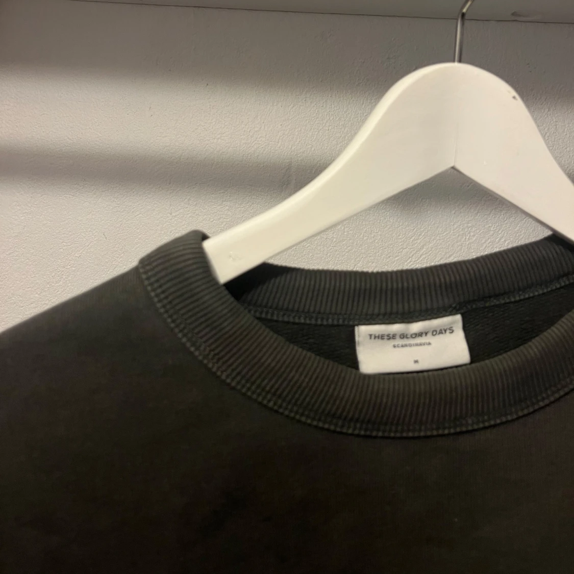 Två sweatshirts från These Glory Days - 3