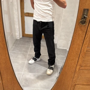 Replay jeans  - Ett par snygga jeans från Replay i storlek W31 L34 i modellen Anbbas 