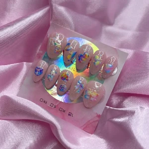 CandyBear(L);Short Almond;Curved - L: 17 mm, 12,5 mm, 13 mm, 12 mm, 10 mm 