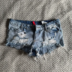 Jättesnygga jeansshorts  - Jättesnygga jeans short i storlek 36. Midjemått 39cm