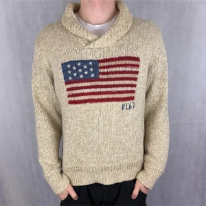 Ralph Lauren kragtröja  - Fint skick! Modellen är 185 och bär M. Inte lika gul i verkligheten som den uppfattas på bild 