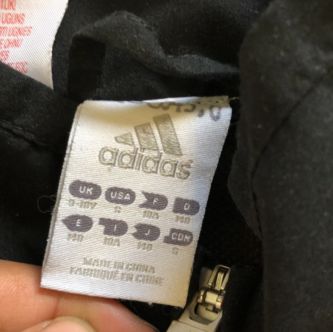 Adidas röd och svart vindjacka - 1
