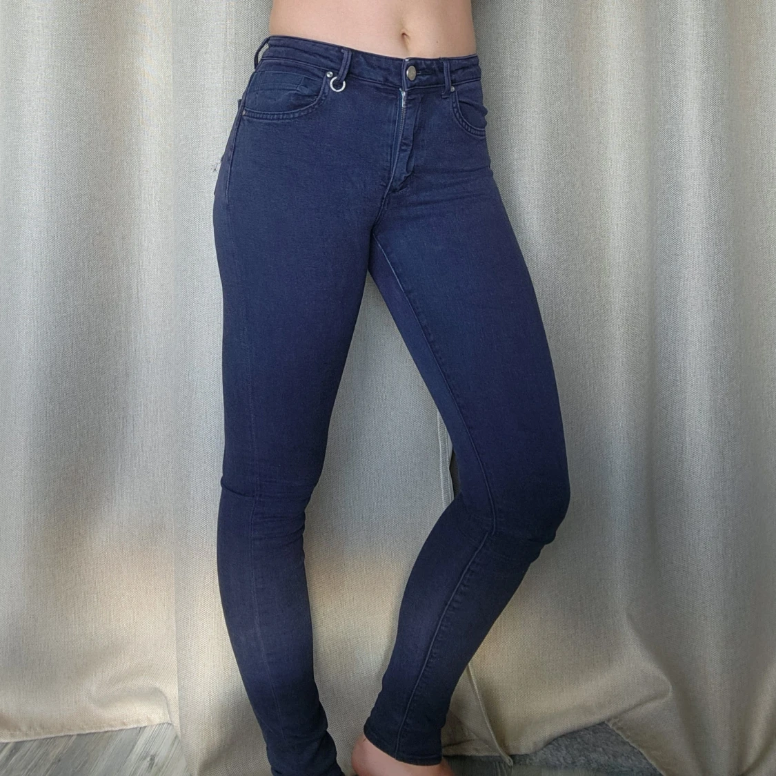 Mörkblå skinny jeans med hög midja