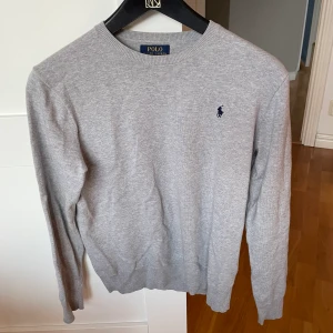 Ralph lauren Tjocktröja - Ralph lauren tjocktröja. Size xl i barn. Passar bra för s/xs