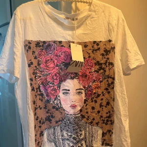 Ny zara tshirt - Helt ny thsirt från zara med prislapp  Storlek S Kan mötas upp i Stockholm  Bara att höra av er om ni har några frågor <3