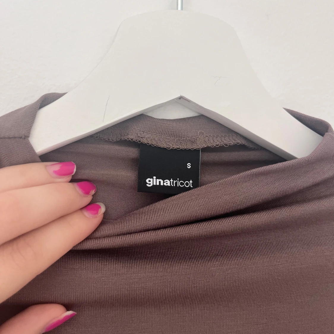 Soft Touch Funnel Neck ls Top Brun från Gina tricot  - 3