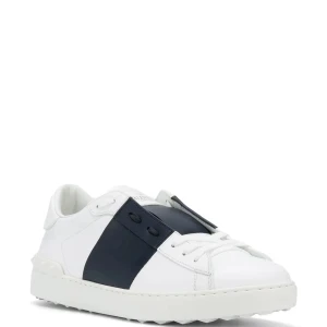 Söker ett par ÄKTA valentino opens. - Söker ett par ÄKTA valentino opens i marinblå eller svart. Storlek 43. Om ni har några som ni vill sälja, kontakta mig!