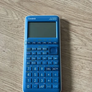 Casio Miniräknare - Säljer en Casio miniräknare. Perfekt för dig som har tappat bort din skolminiräknare ich behöver en ny.