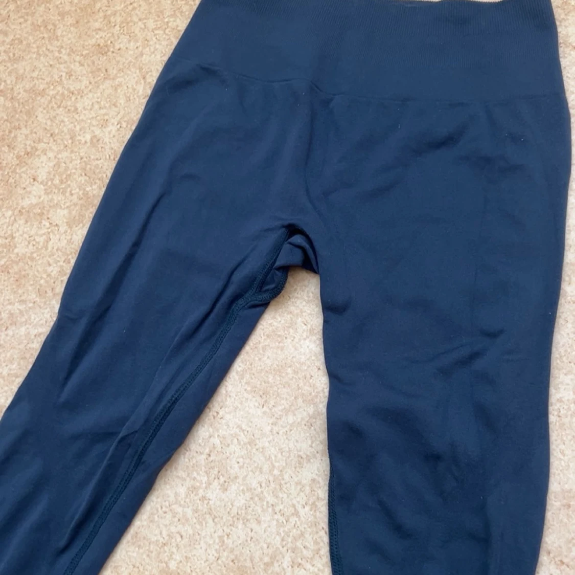 Mörkblå seamless leggings från Relode