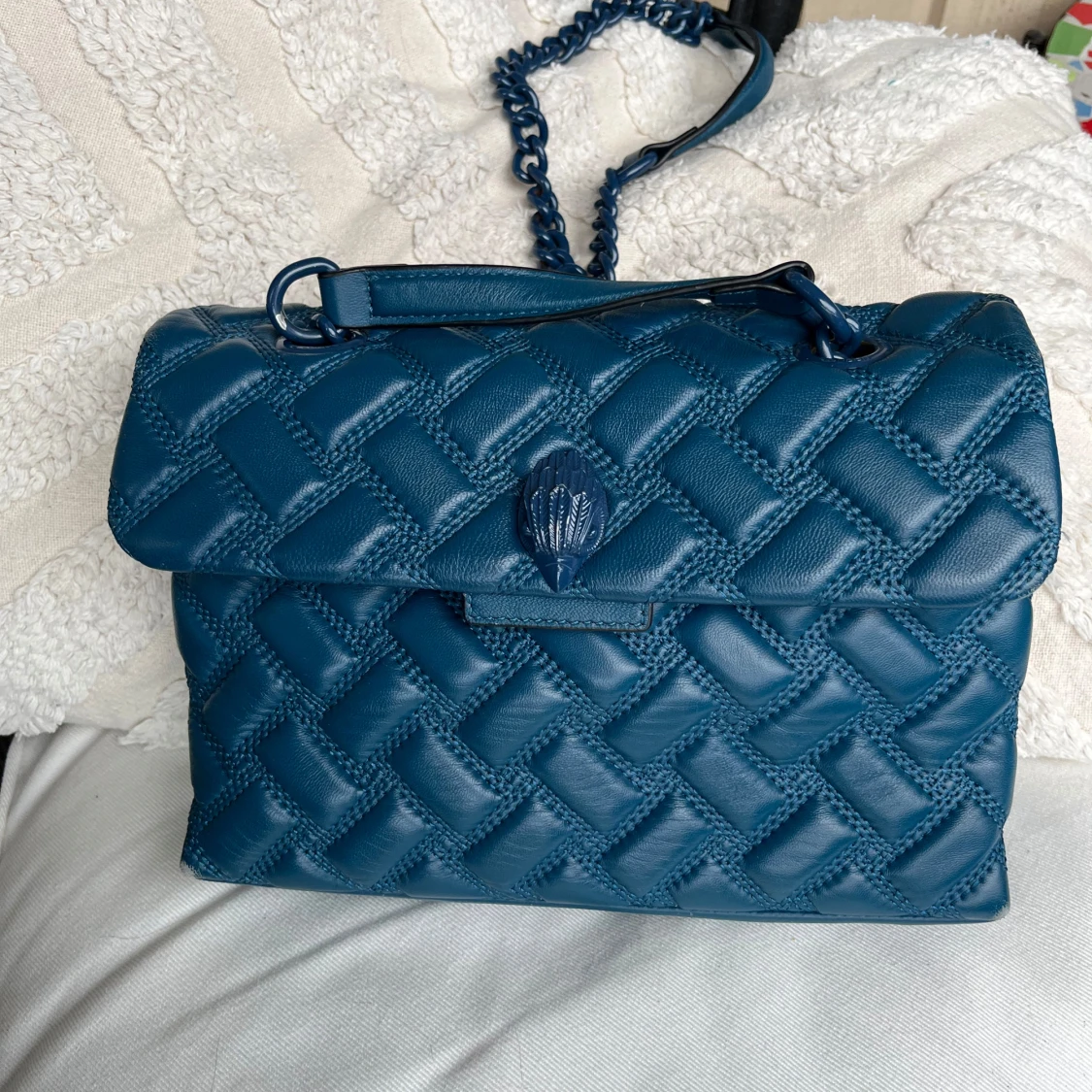 Blå quiltad axelväska från Kurt Geiger