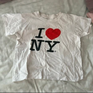 I heart New York/ I love NY -  Väldigt bra skick från New York lite mer åt magtröjaans sida