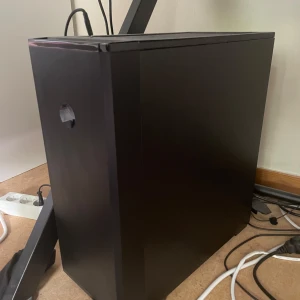 Gaming dator - Jag säljer nu min dator eftersom jag inte spelar eller använder den längre. Den funkar bra. Specs: i5 10600k, grafikkort 1660 super RAM 16 GB, 2 TB Hårddisk och 500 GB SSD. Windows 10, en kylarfläkt utöver processorkylaren. Pris kan diskuteras vid snabb affär