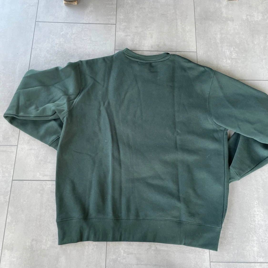 Mörkgrön sweatshirt från Pull&Bear - 1
