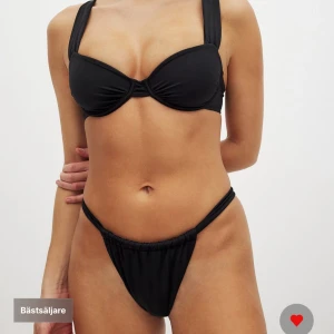 Bikini underdel  - Bikini underdel från NA-KD. Ny utan prislapp, säljer hela bikinin på min profil om någon är intresserad.💗