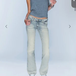 SÖKER ljusblå weekday jeans - SÖKER ljusblå Cheap monday jeans i storlek 25/30! För max 350 kronor.