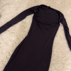 Tight klänning gina - Så snygg tight klänning ifårn Gina i så skönt material💗prislapp kvar då den va för liten!!