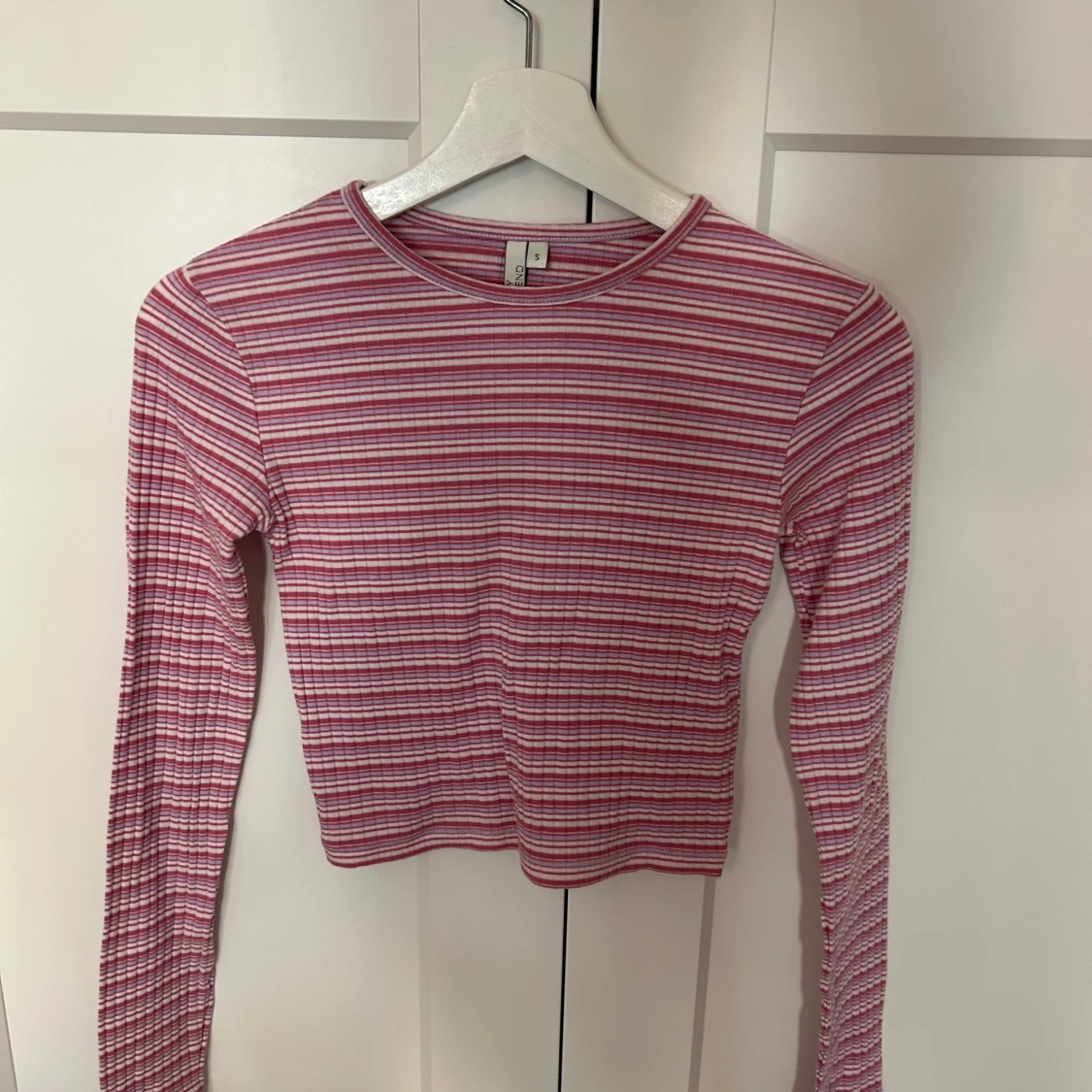 Randig rosa långärmad topp NLY Trend